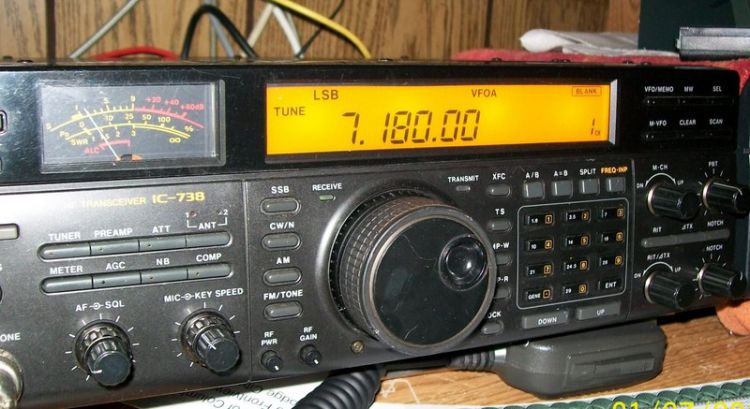 ICOM_IC-738