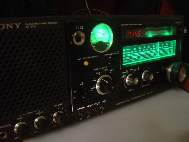 Sony ICF-6700