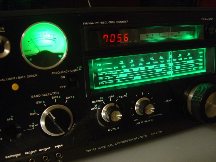 Sony ICF-6700