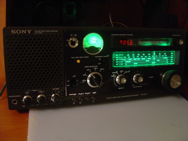 Sony ICF-6700