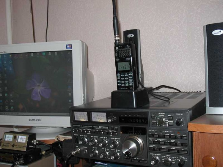 FT-980 , DJ-191 , IC-229