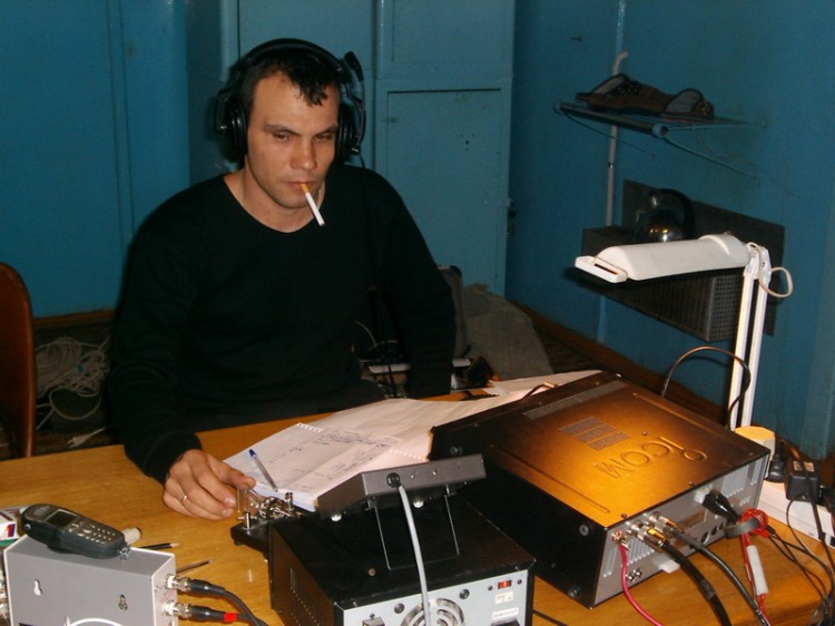 rz9on in 160m band....CQ..