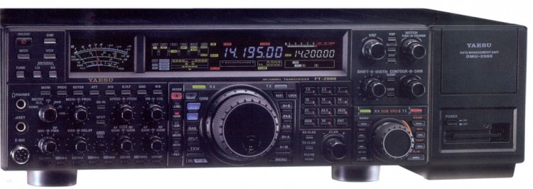 YAESU FT-2000