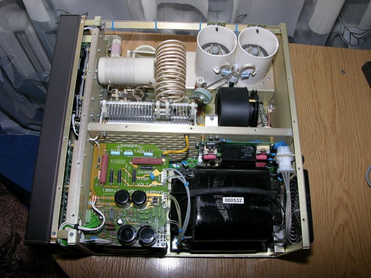 ACOM 2000 A