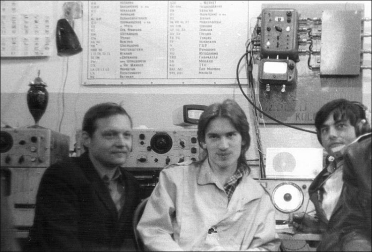 1990.  ,  ,  