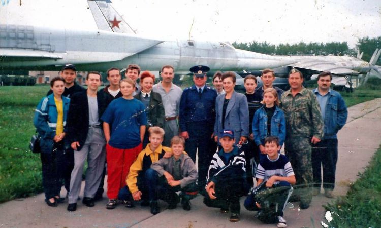 1990-.     . 