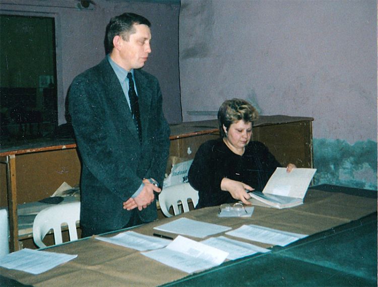 1990-  /     