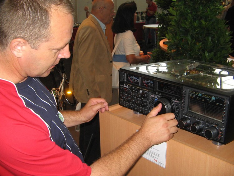 UY1HY &amp; FT DX 9000D   :-)